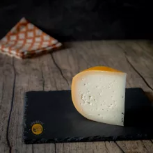 Félkemény Natúr Kecske gouda 
